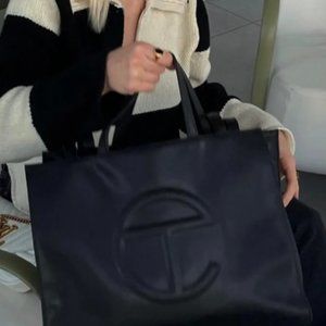 👜🎁Telfar (Medium) Black Shopping Bag - Brand New with Tags👜🎁